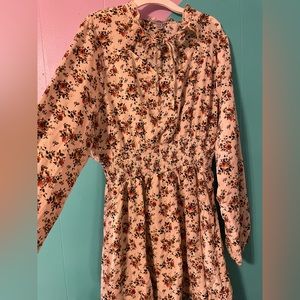 Long sleeve dress with flowers design